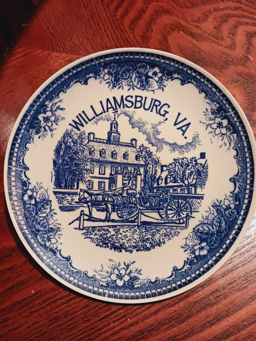 Williamsburg VA Small Decorative Plate
