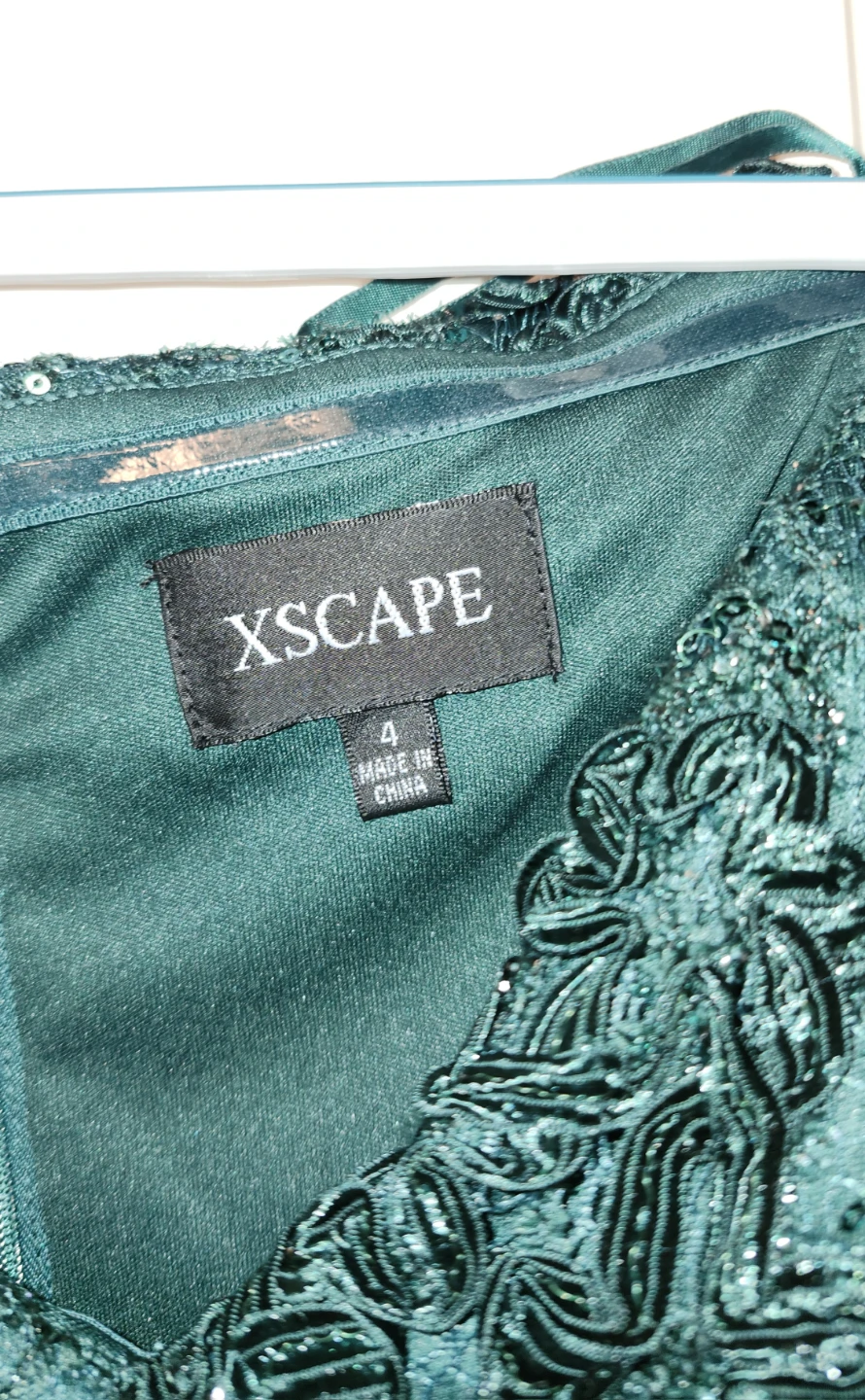 Xscape Emerald Green Off-the-Shoulder Dress Size 4 🏈 - photo 5
