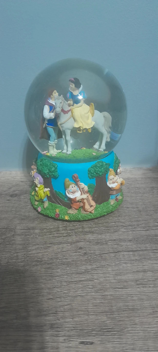 Enesco Disney Snow White and Prince Snow Globe - photo 3