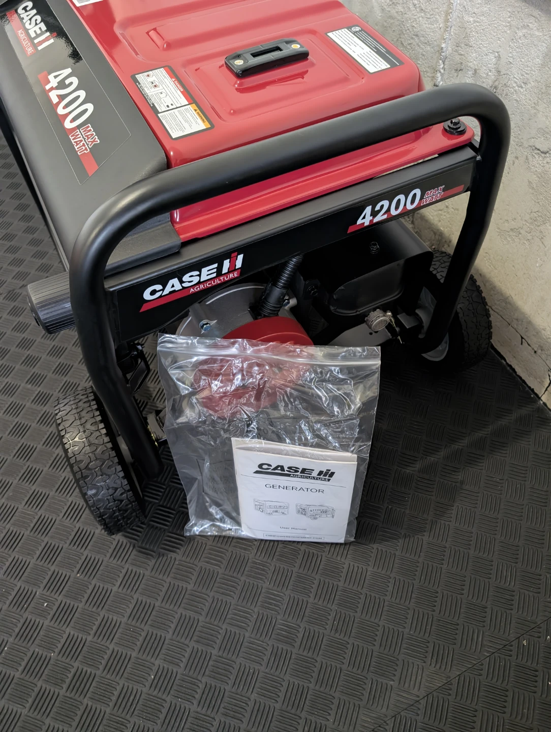 Brand New Case IH 4200 Max Watt Portable Generator - photo 2