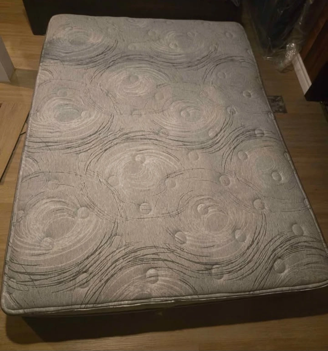 Queen Size Mattress - MUST PICKUP