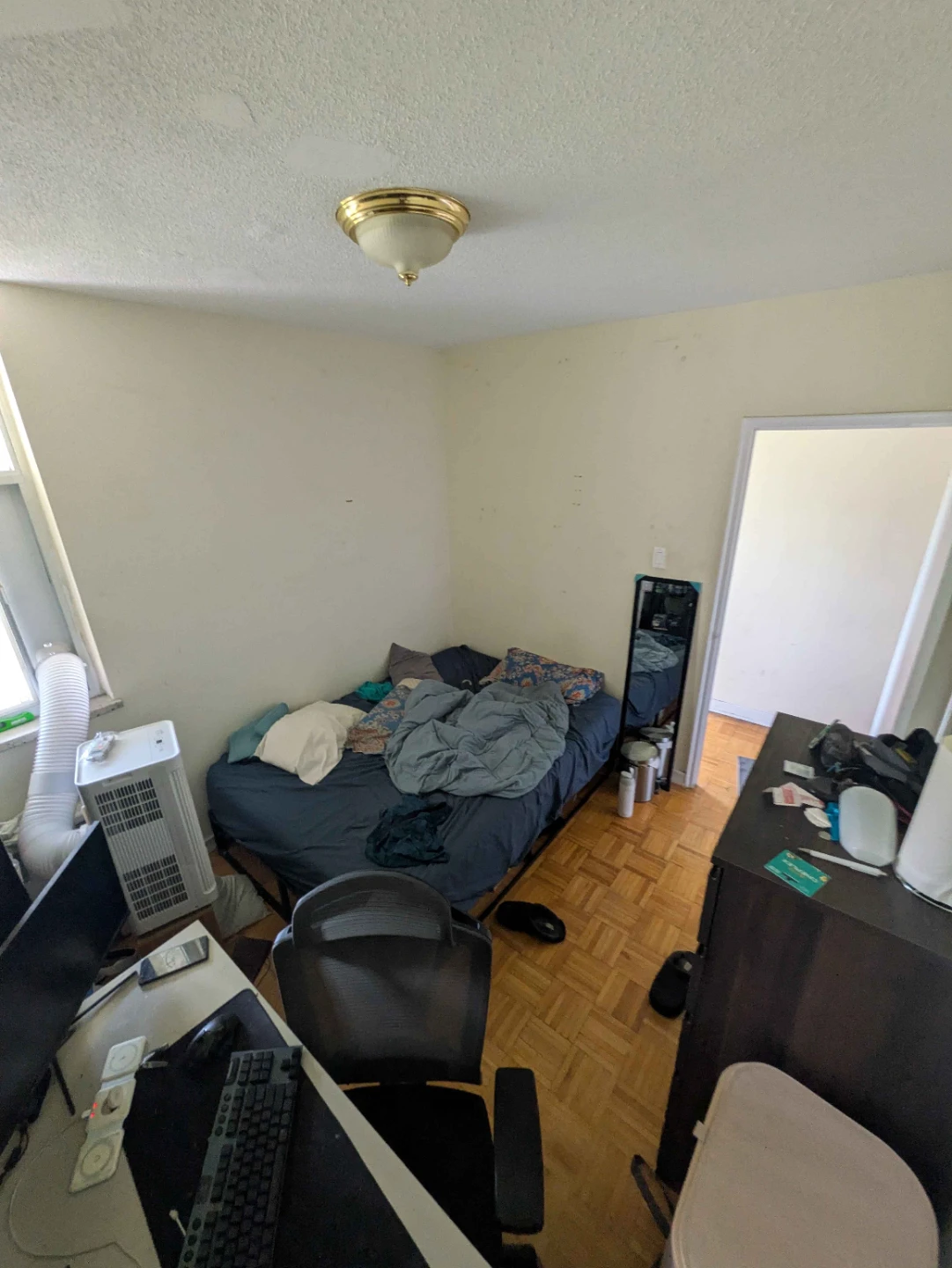Bedroom for rent - photo 3