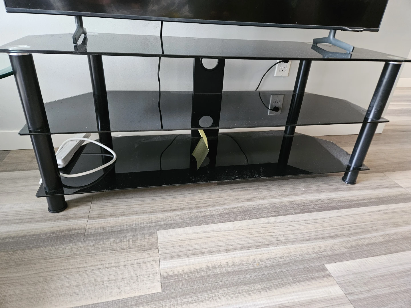 Samsung QLED Q60A 55 inch with TV stand - photo 3