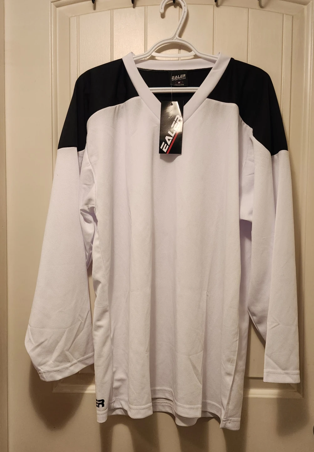 Ealer Sports Hockey Jersey - White and Black