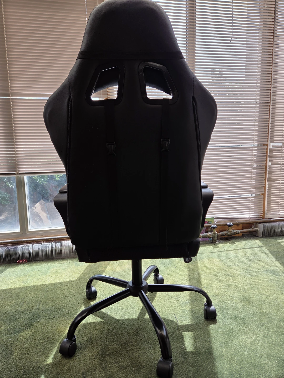 Black and white gaming chair - photo 3