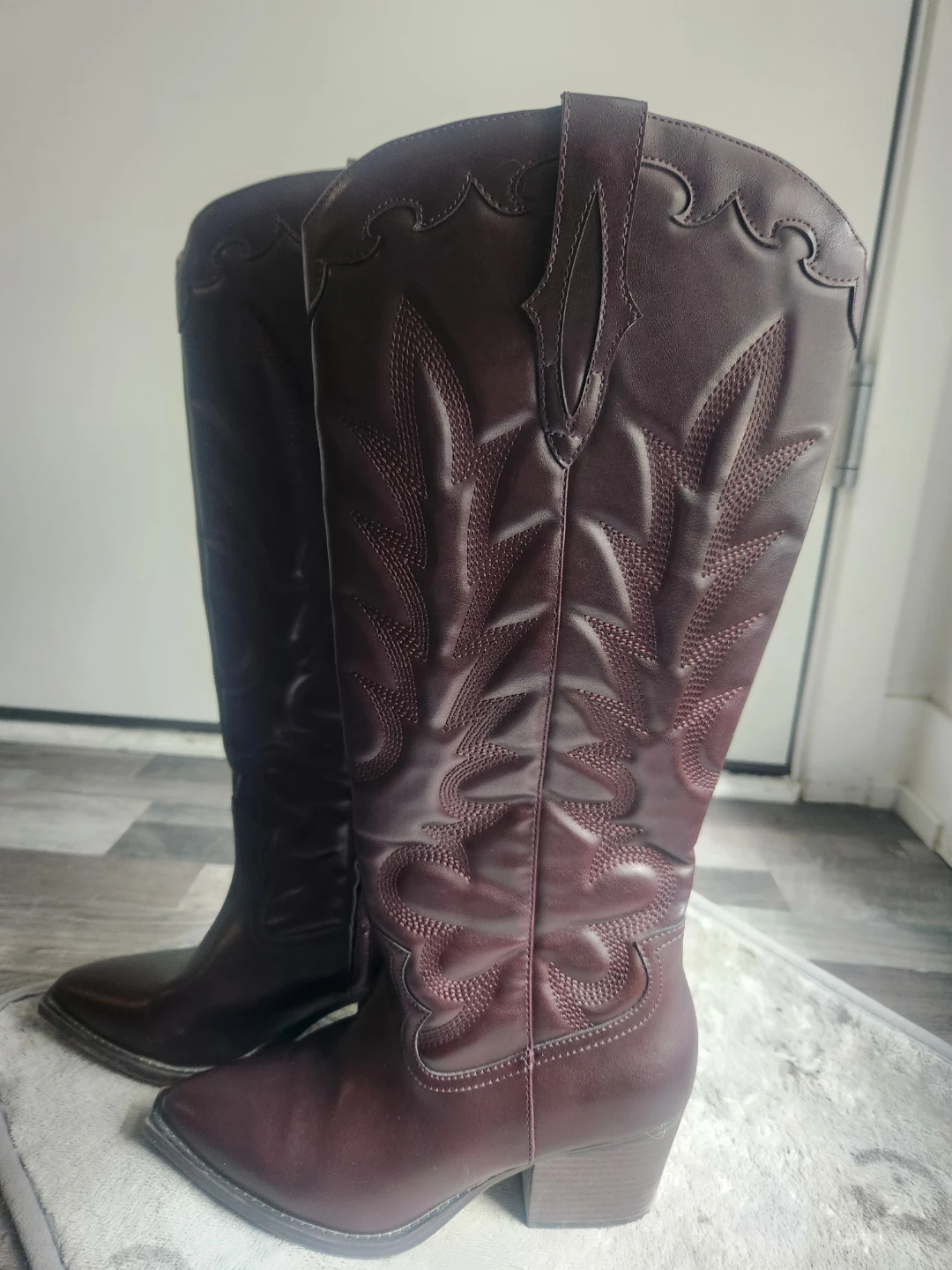 Dark Brown Western-Style Boots, Cowboy Embroidered boots