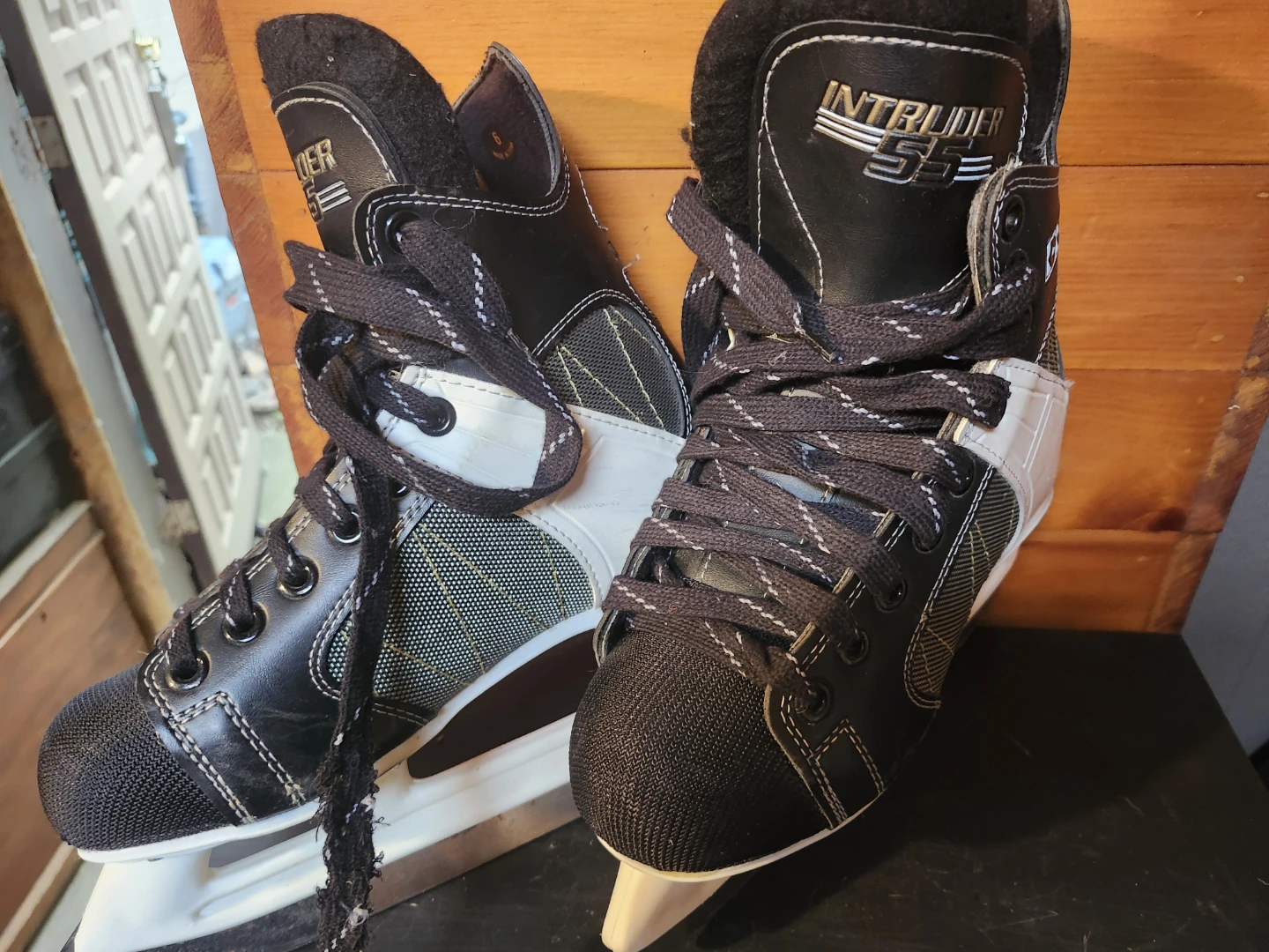 CCM Intruder 55 Ice Skates - Size 6 - photo 4