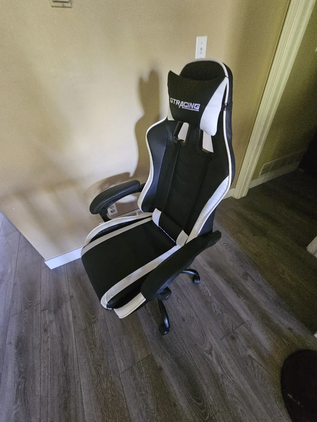 GTRACING Gaming Chair with Footrest - photo 4