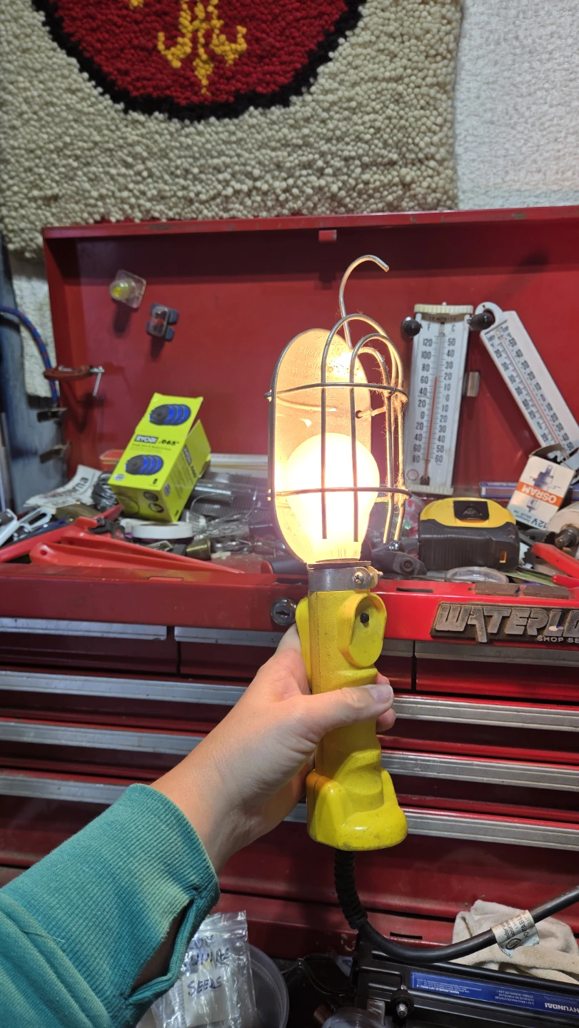 Hand-held work light with 24ft cord - photo 3