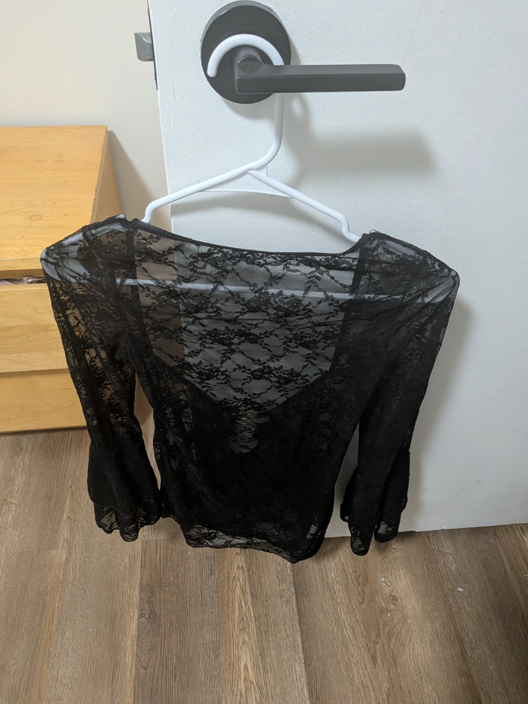 Black lace top with gold ring detail - photo 5
