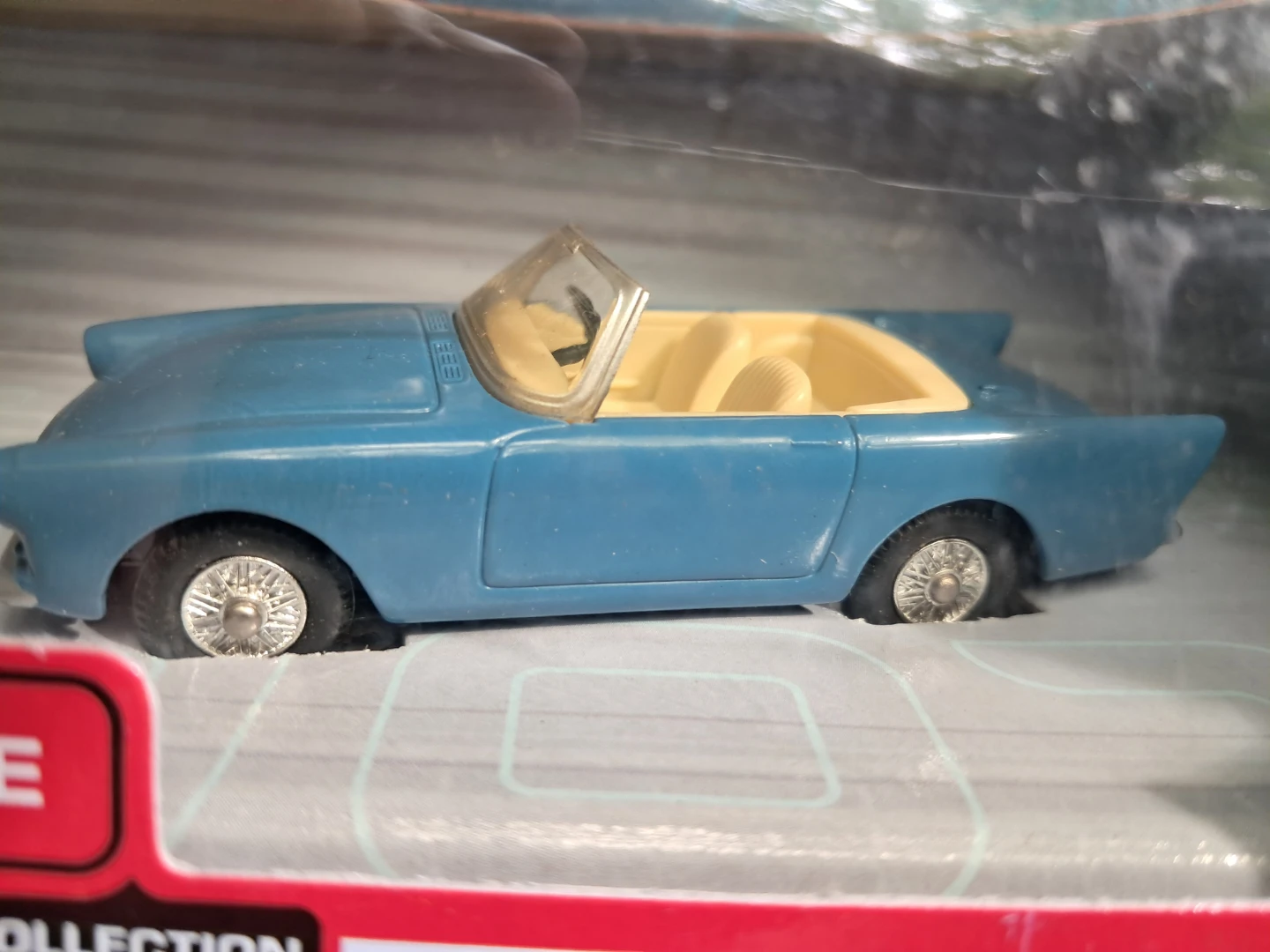Corgi James Bond Dr. No Sunbeam Alpine - photo 4