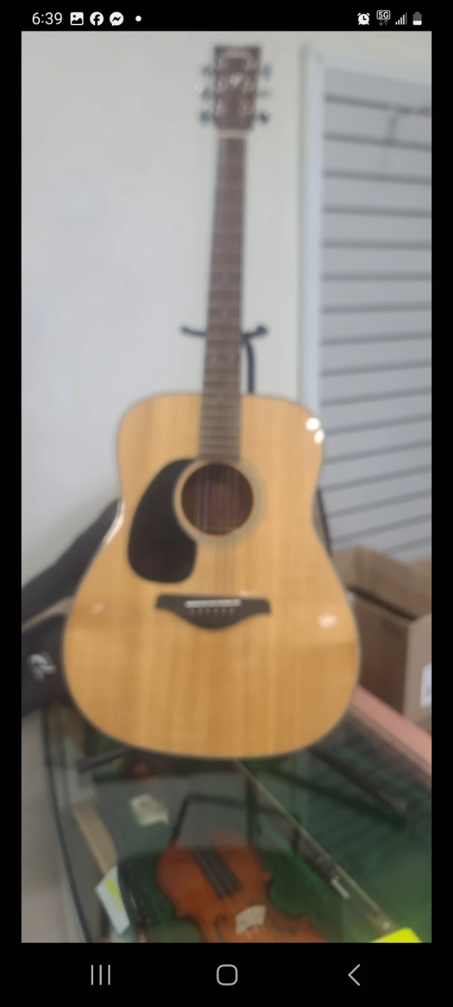 Yamaha FG700S Acoustic Guitar left handed with Case