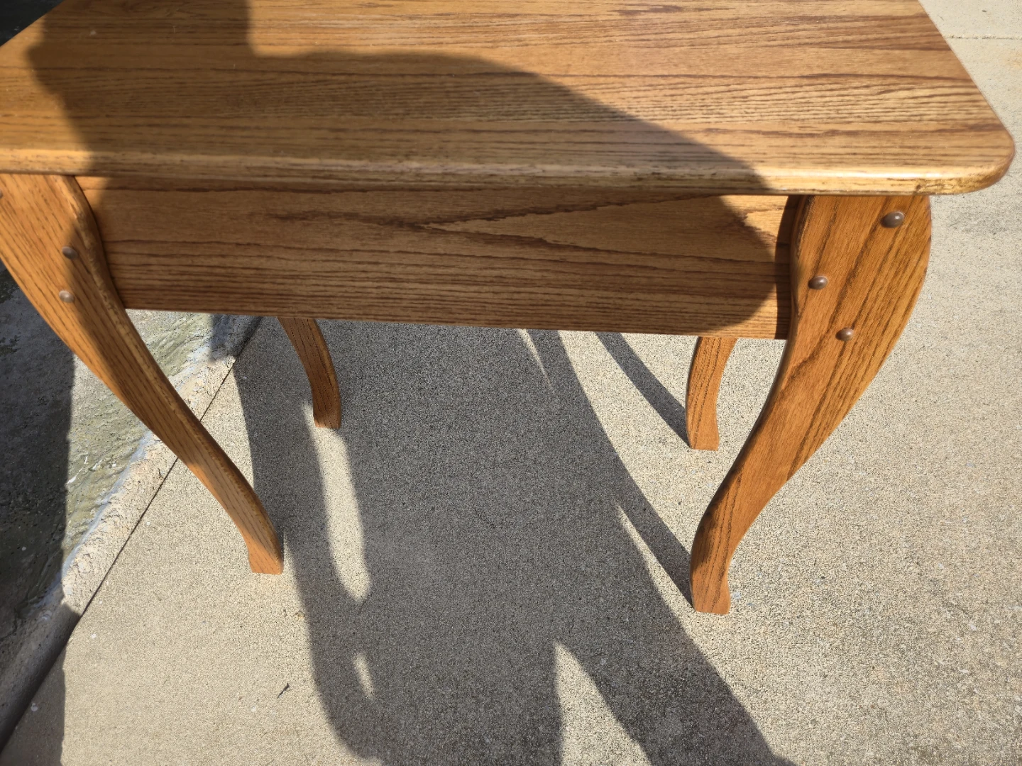 Traditional Oak Console / Accent Table with Carved Detail - photo 4
