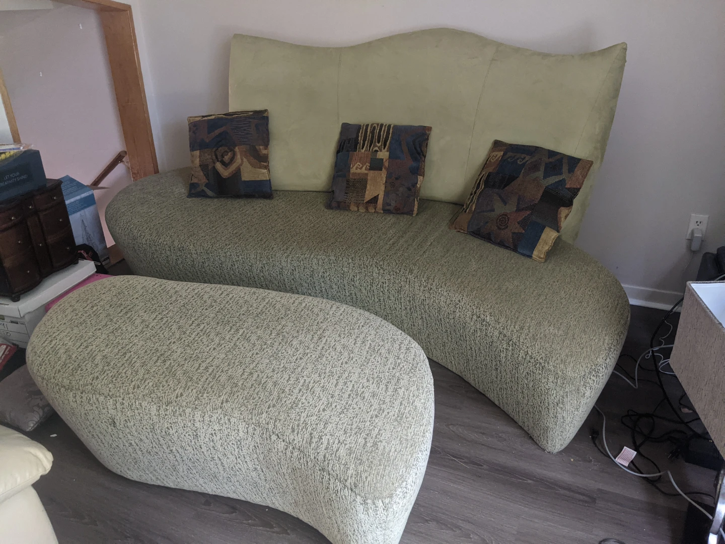 Curved Settee Sofa with Ottoman - photo 2