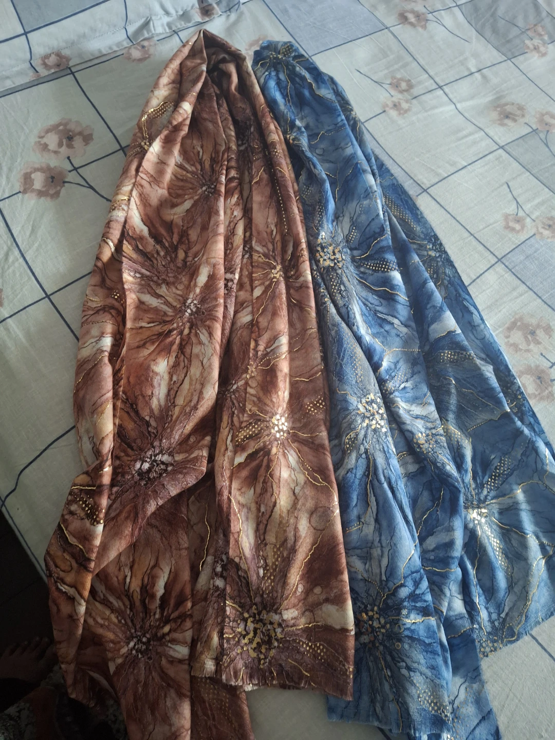 Two scarf women  🏈 - photo 2