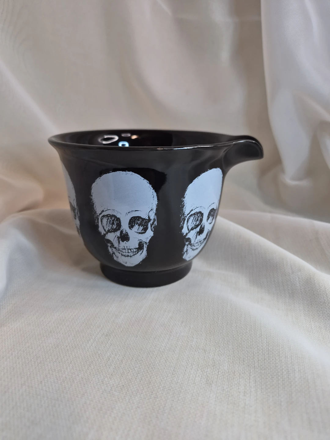 Awesome 3 3/4" x 4 1/4"  Wicked Skull Porcelain Bowl with Spout - photo 4
