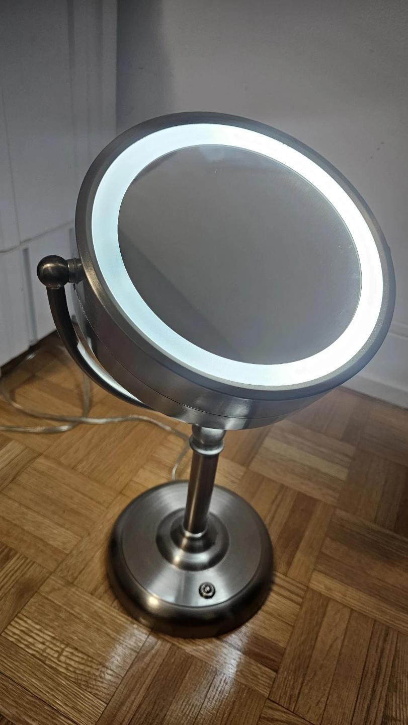 Lighted Vanity Makeup Mirror - photo 3
