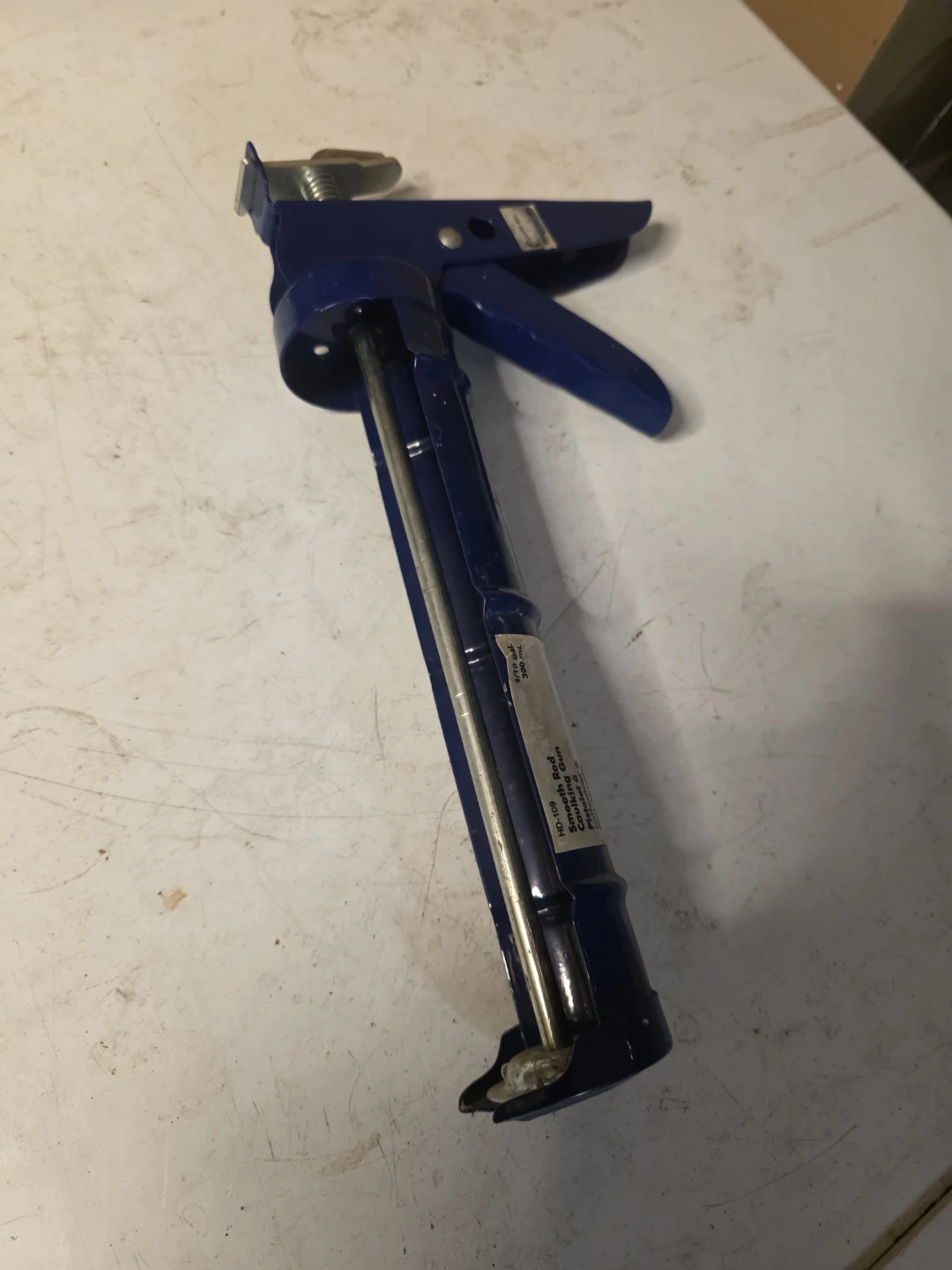 HD-109 Smooth Rod Caulking Gun