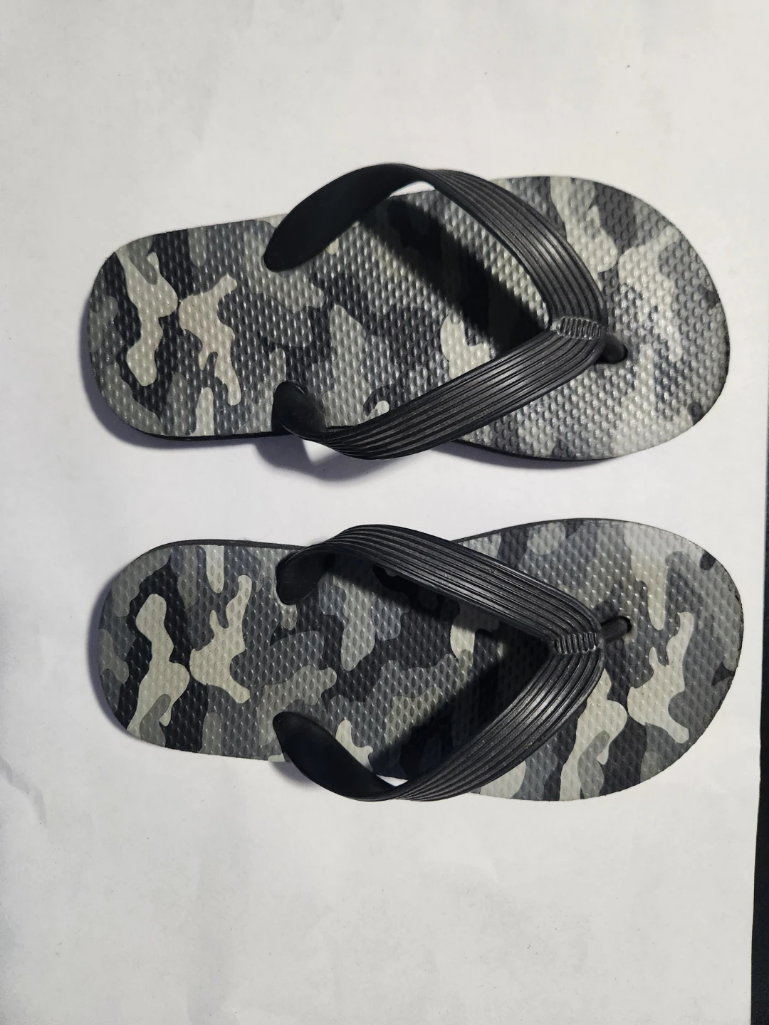Camo pattern flip-flops size 11/12