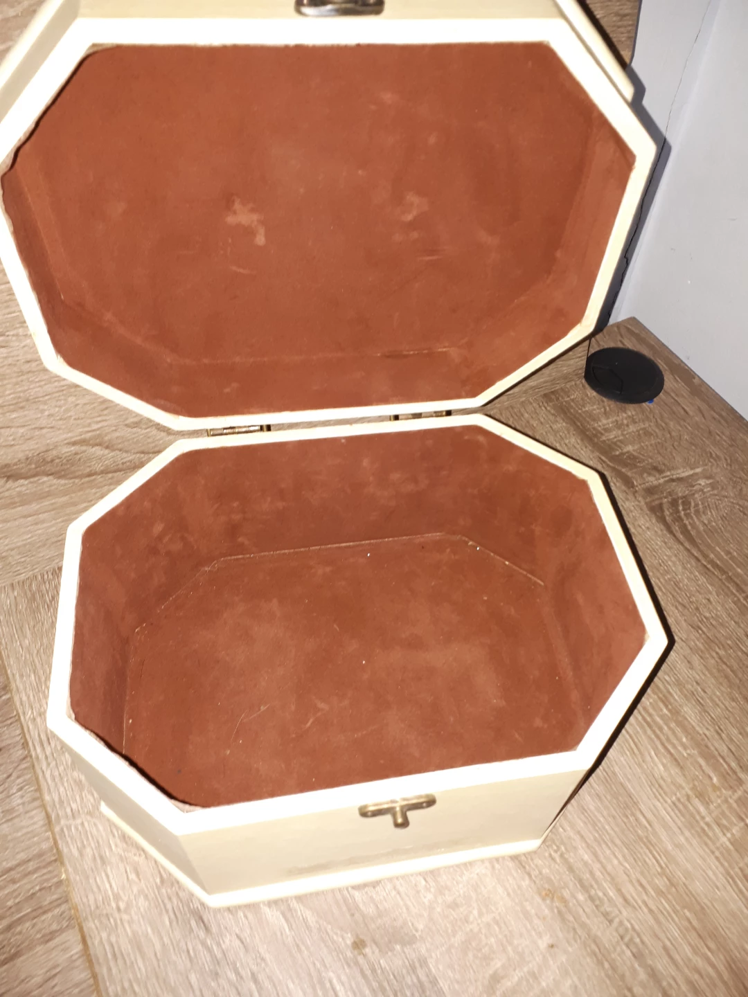Octagonal Wooden Keepsake Box with Palm Tree Design - photo 3
