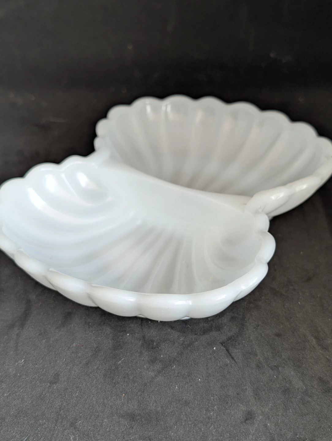AVON Vintage White Milk Glass Shell Dish - photo 2
