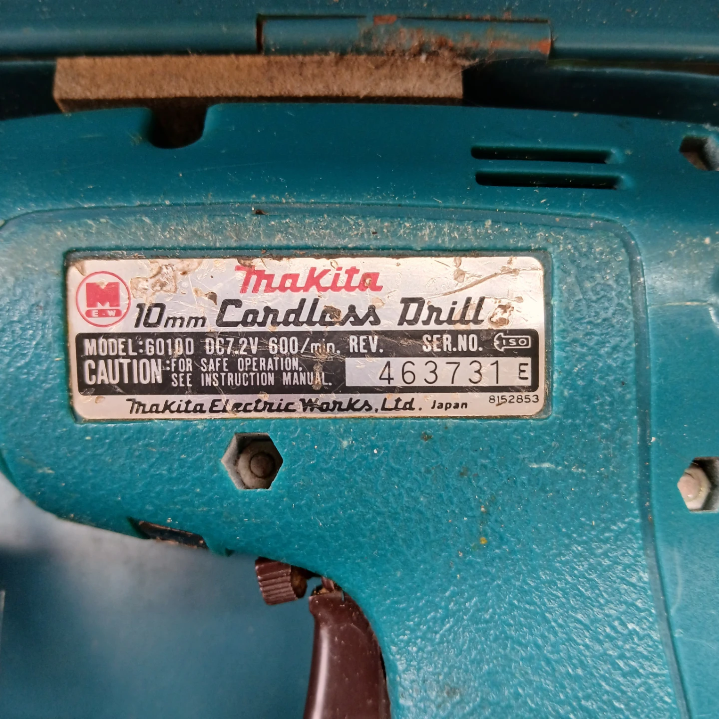 Vintage Makita 10mm Cordless Drill 6010D with Charger and Case - photo 4
