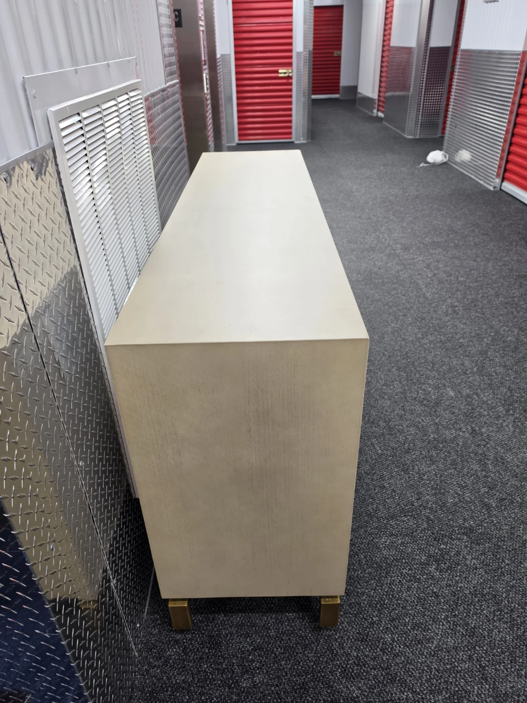 Modern Light Wood 8-Drawer Dresser with Gold Handles - photo 2