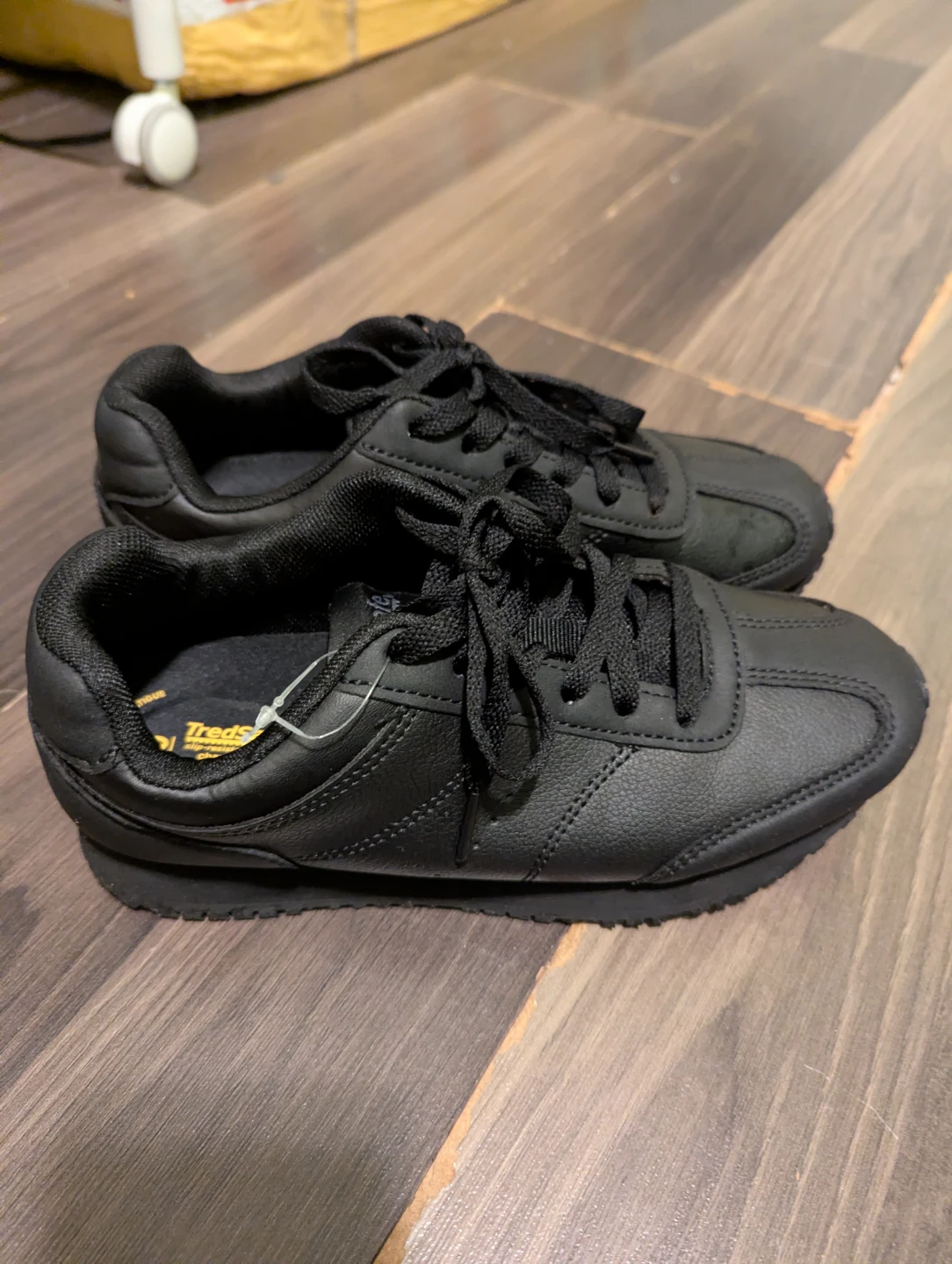 Slip resistant shoes for kitchen area - photo 4