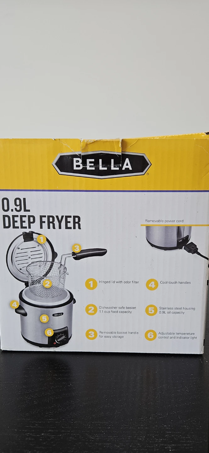 BELLA 0.9L Deep Fryer - Pick Up Only!