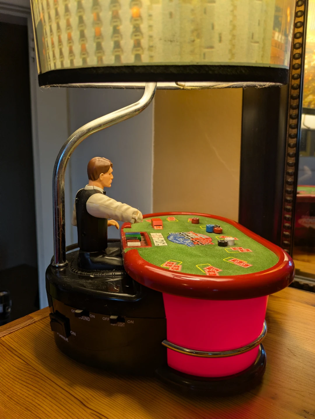 Vintage Las Vegas Texas Hold'em Dealer Lamp - photo 4