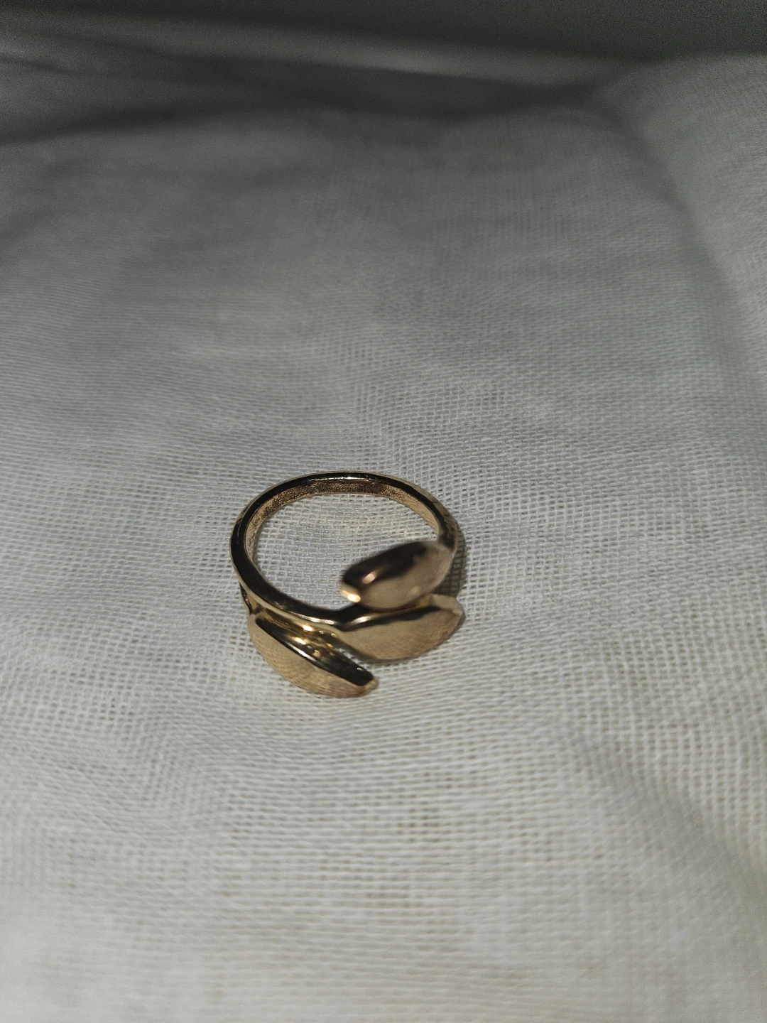 Gold-tone leaf design ring - photo 2