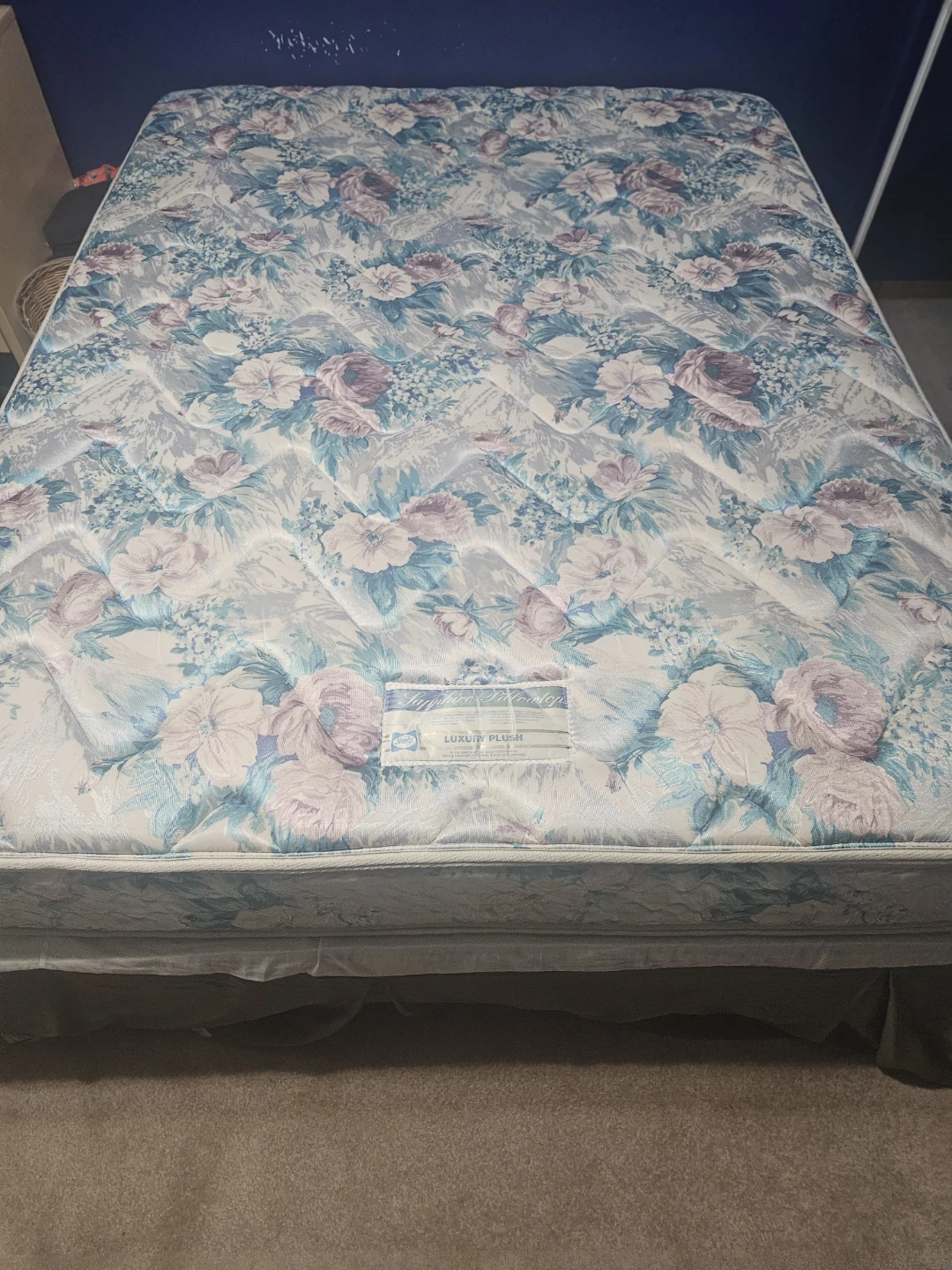 Queen matress bedframe headboard