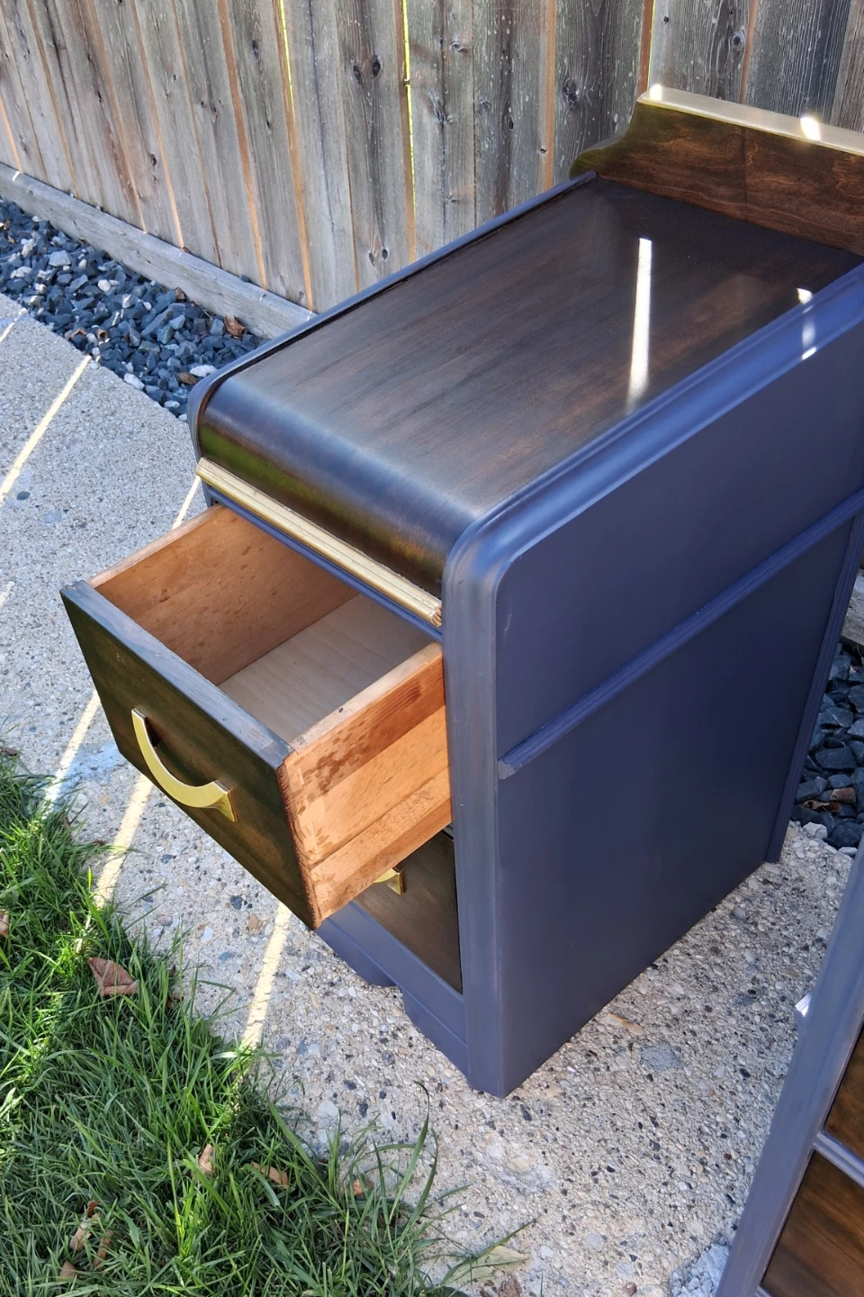 Two art deco Refinished Wooden Nightstands - photo 4