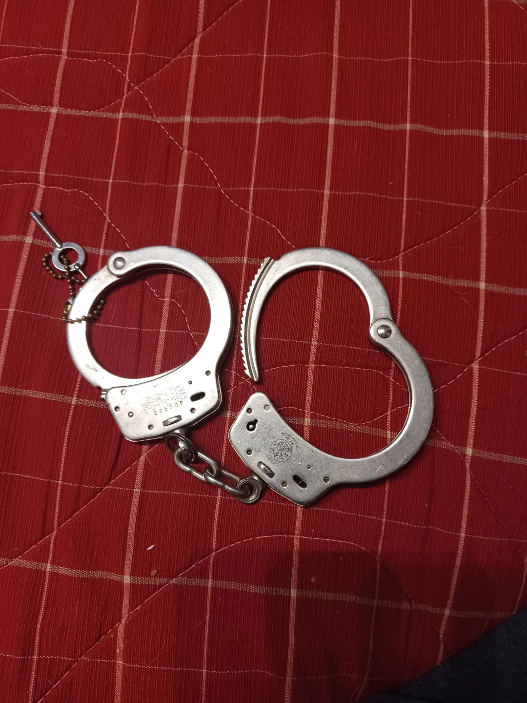 Smith & Wesson M-100 Handcuffs - photo 3