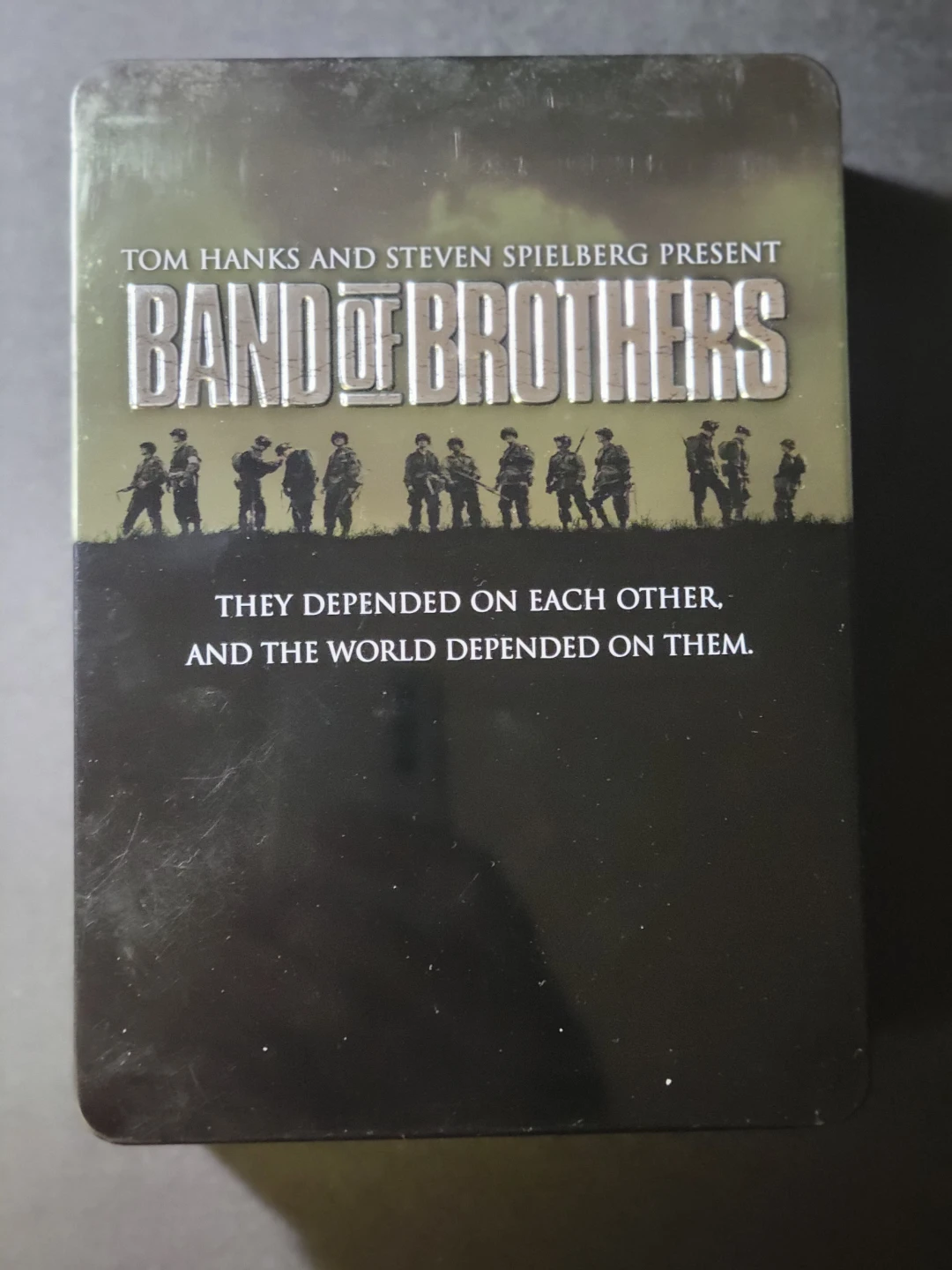 Band of Brothers 6 DVD in Collector Tin case