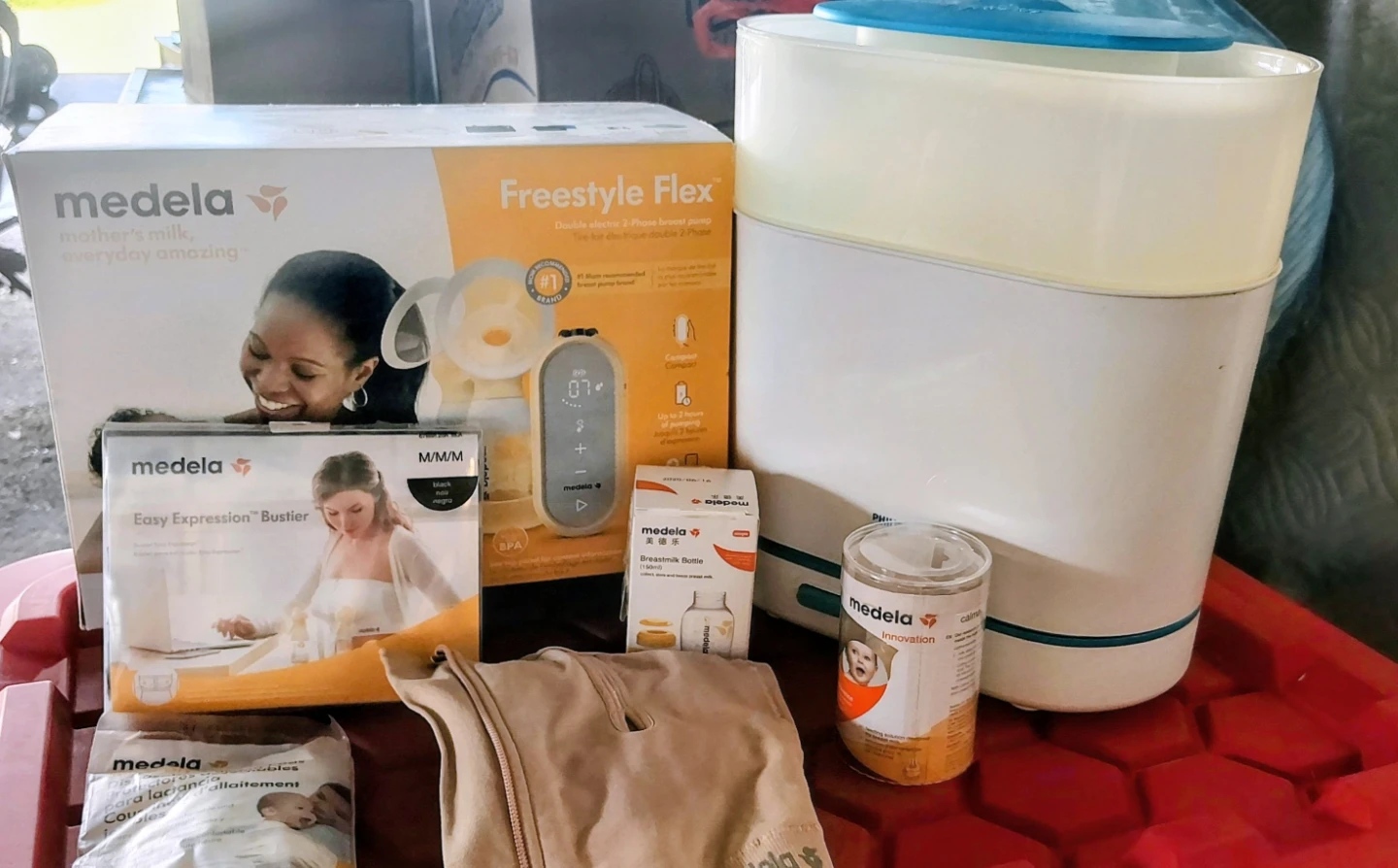 Medela Freestyle Flex Breast Pump and Accessories Bundle