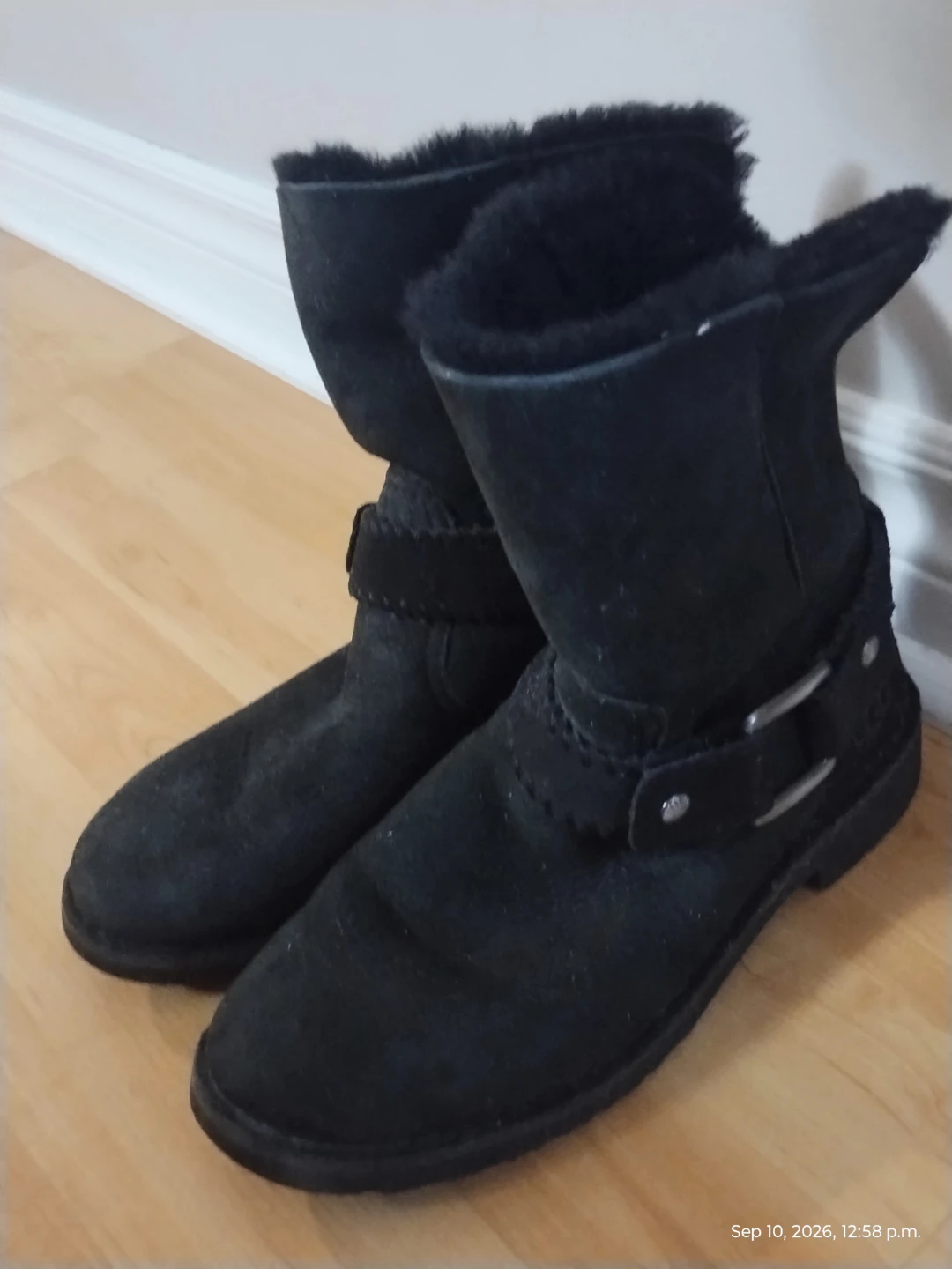 UGG Australia Black Fur-Lined Buckle Boots – Size 7 - photo 3