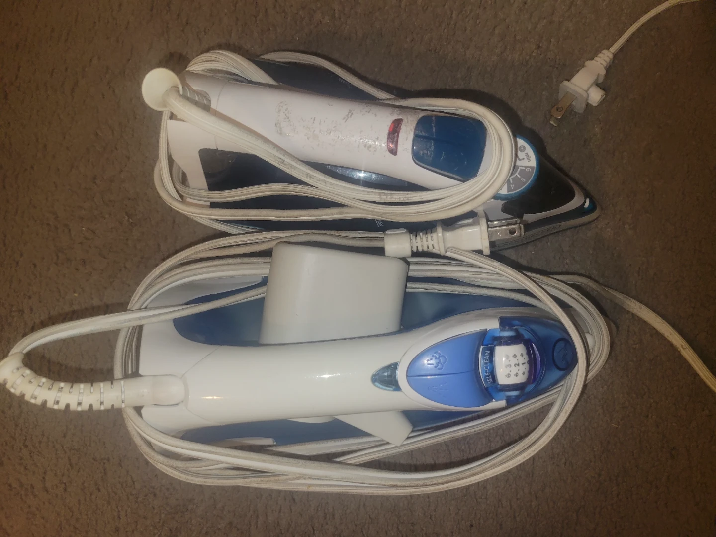 🏈  Seymour Ironing Board and Two Irons - photo 2