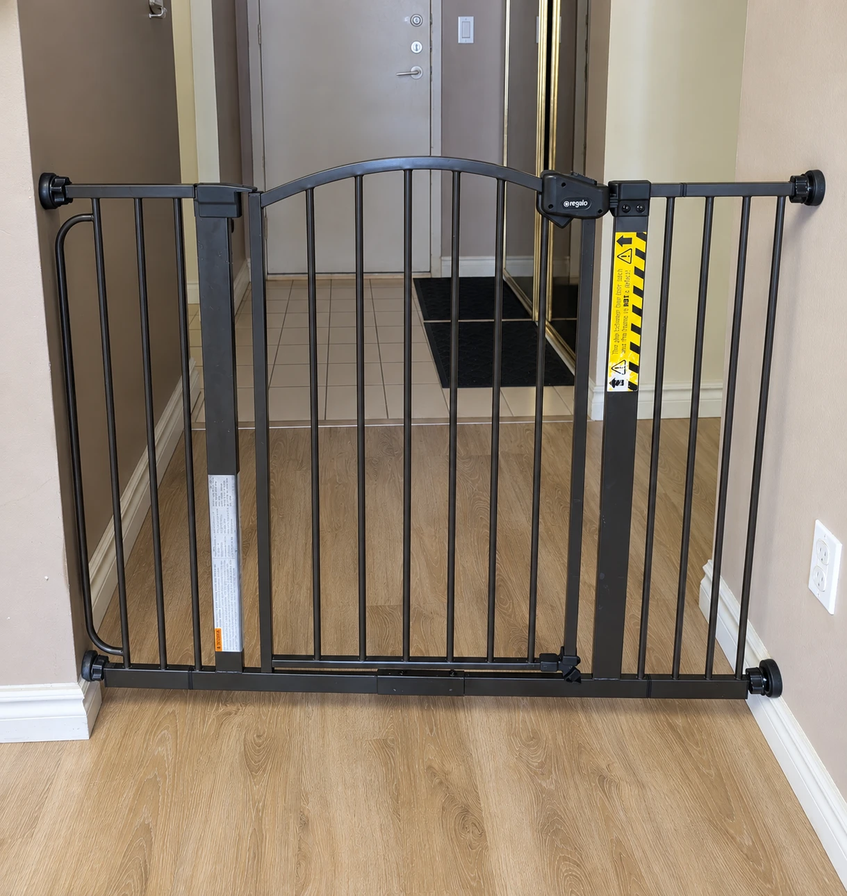 Moving out sale - Regalo Black Metal Safety Gate - photo 2