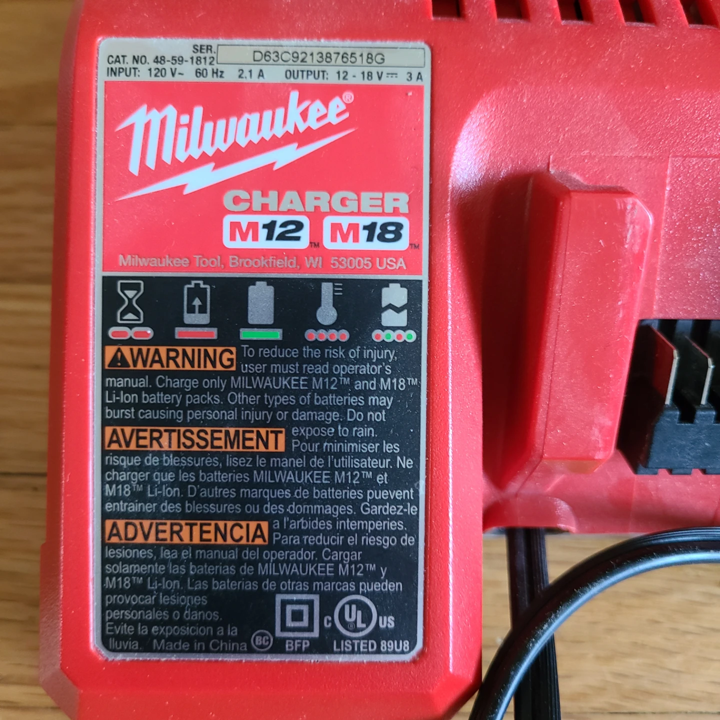 Milwaukee M12 and M18 Battery Charger - photo 2