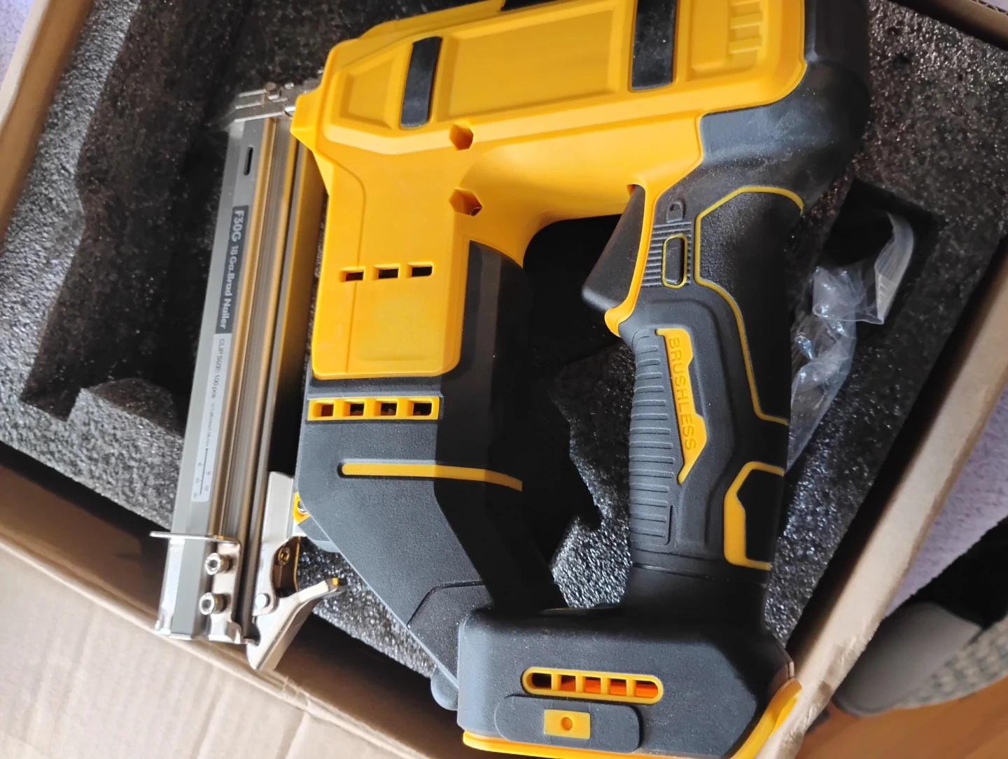 F30G 18 Gauge Cordless Brad Nailer