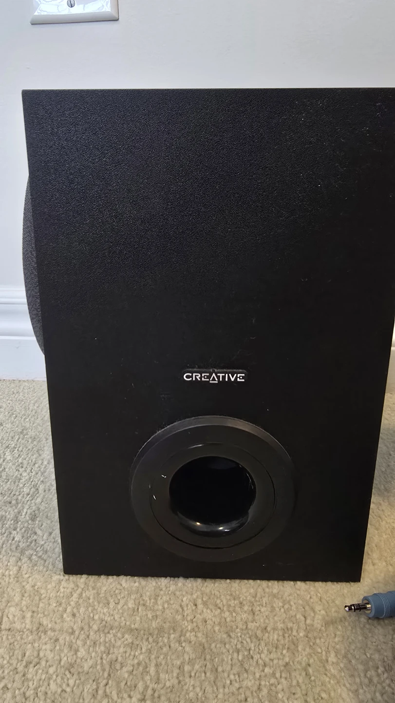 HP 20' Monitor and Creative Computer speakers with subwoofer - photo 2