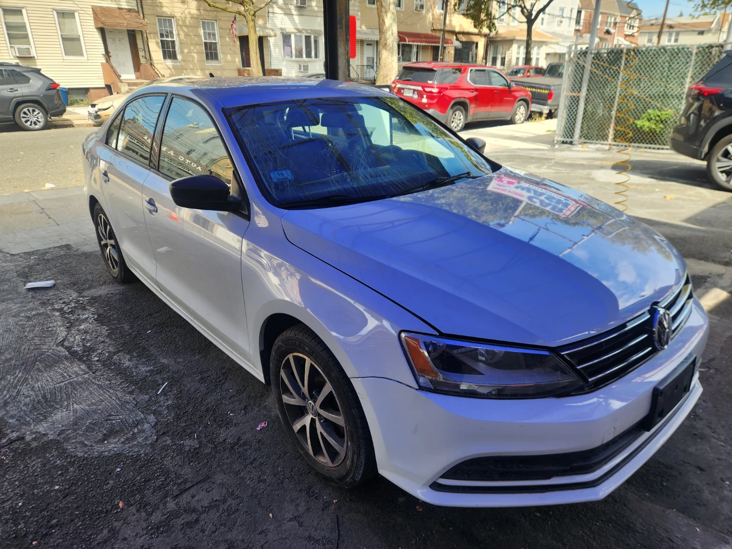White Volkswagen Jetta SE - photo 2