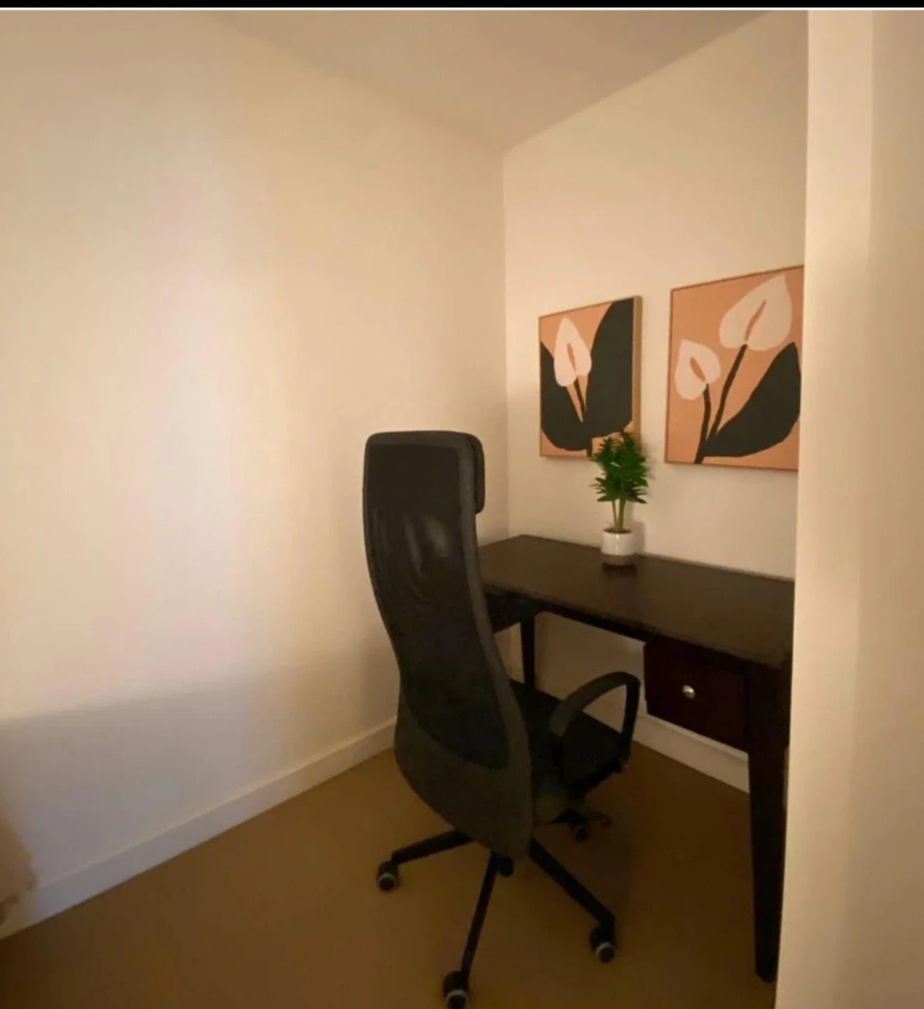 Black Office Chair plus work desk