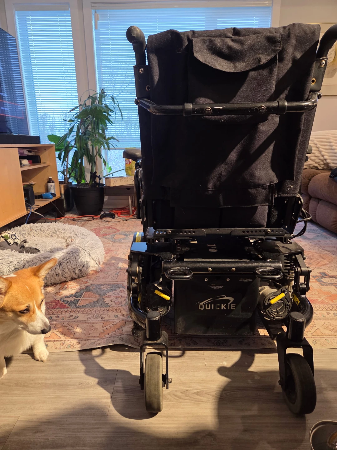 QUICKIE Power chair c/w charger - photo 3