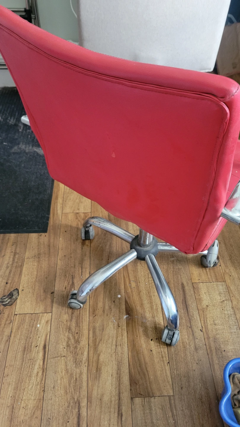 Red Office Chair - photo 2