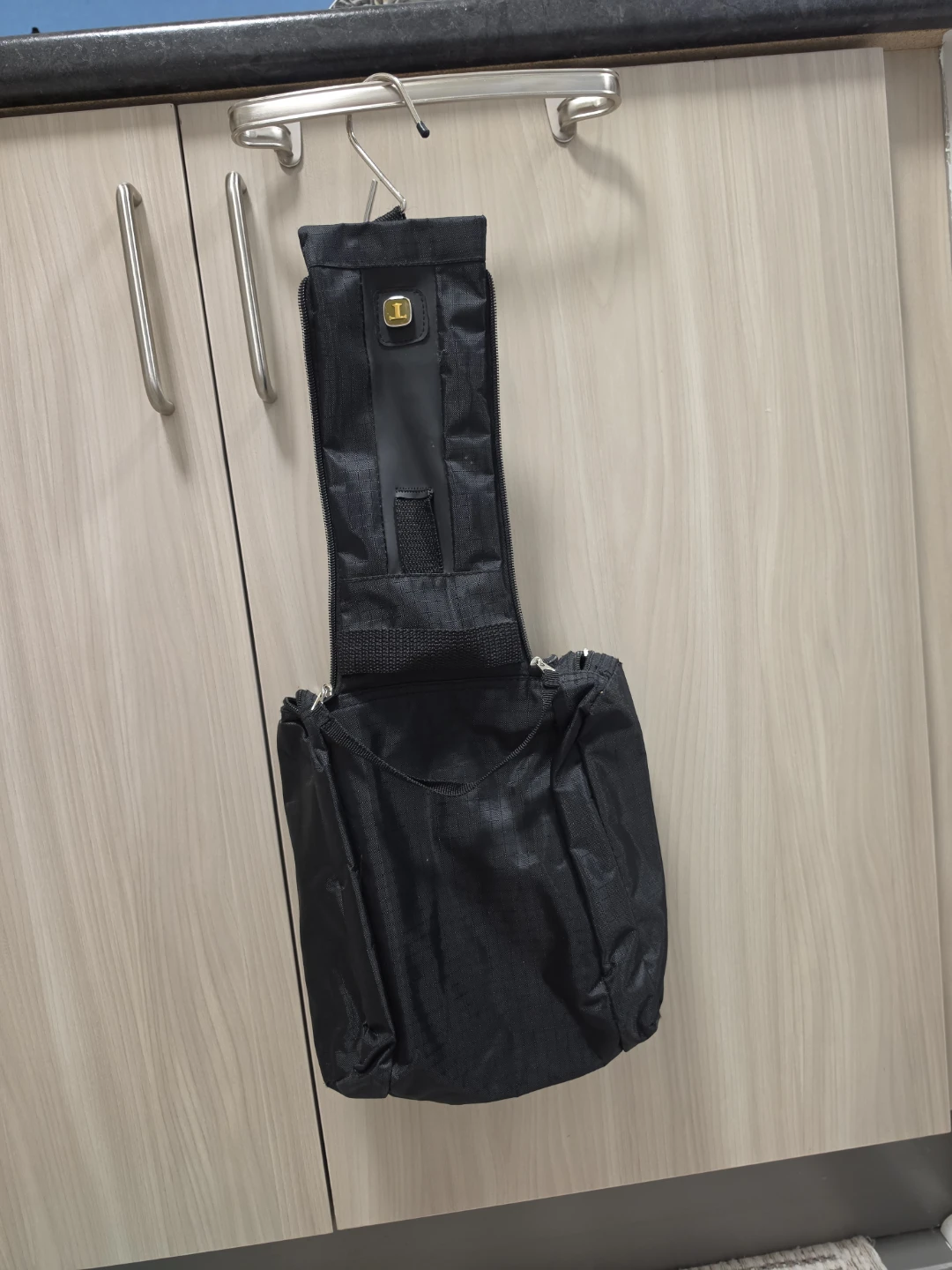 Swiss Gear Hanging Toiletry Bag - photo 2