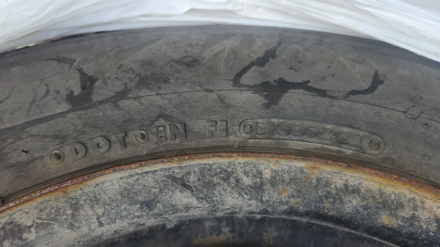 Bridgestone Blizzak Winter Tire on Rims - photo 4