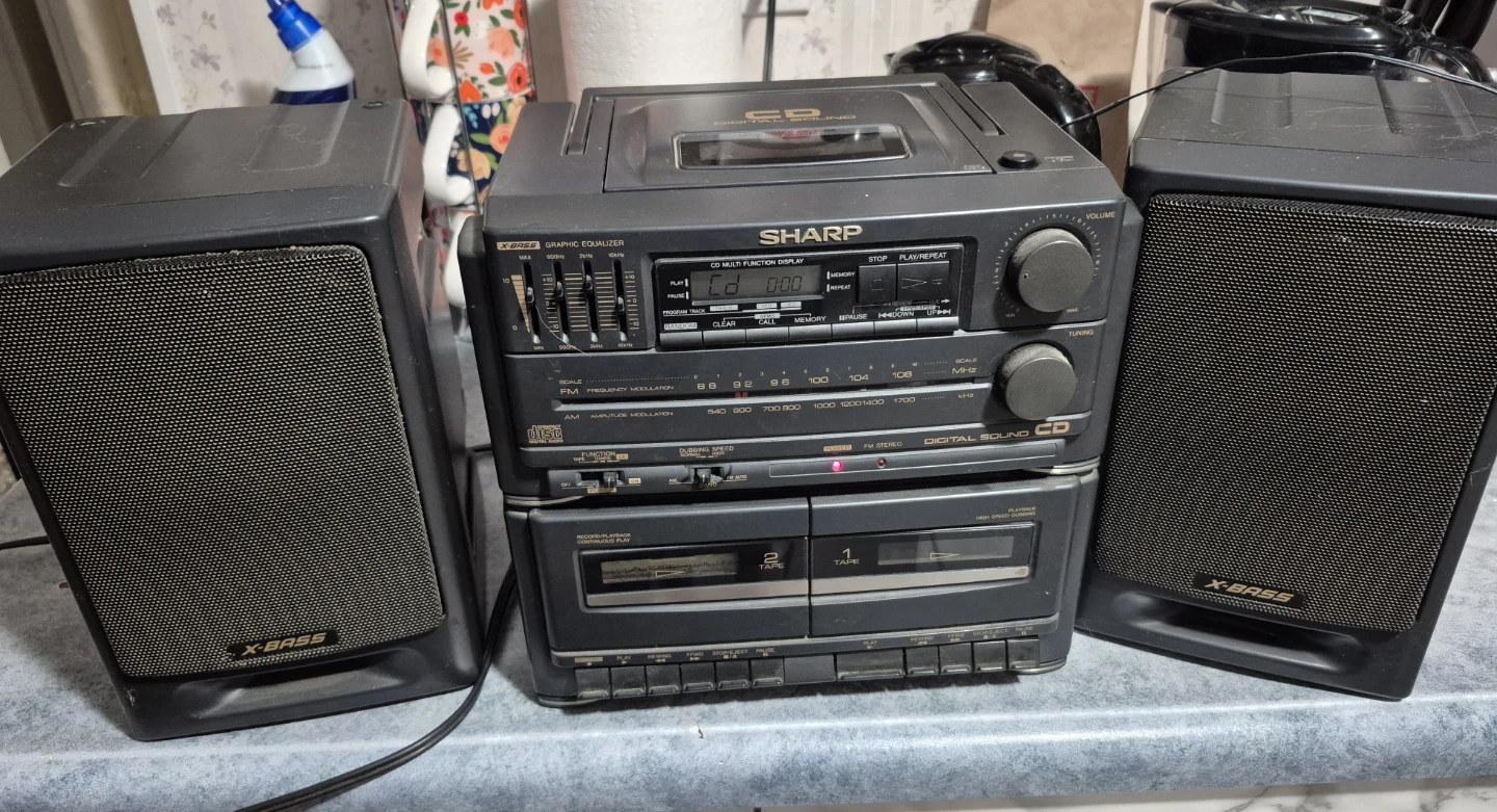 Sharp CD and Dual Cassette Stereo and radio System+ 2 speakers