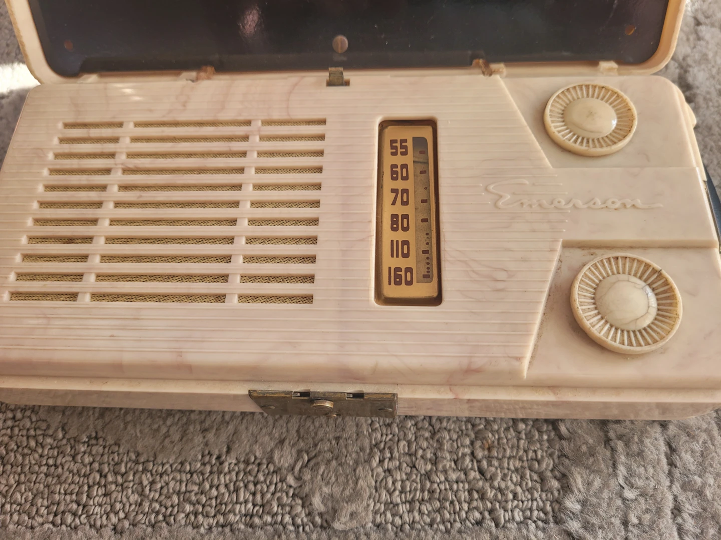 Vintage 1950’s Emerson Model 640 Portable Tube Radio Working